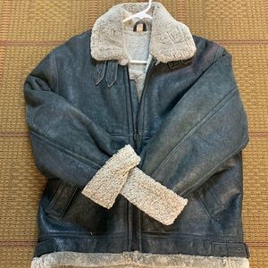 MEN’S LEATHER AND SHERPA JACKET